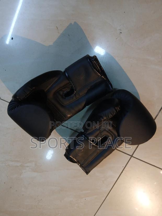 Black Boxing Gloves - Venum Boxing - thumbnail 4