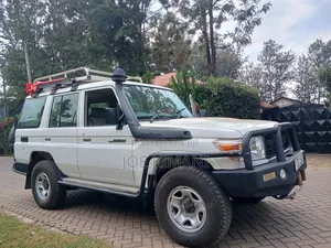 Toyota Land Cruiser 2018 White