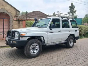 Toyota Land Cruiser 2018 White