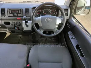 Toyota HiAce 2019 White