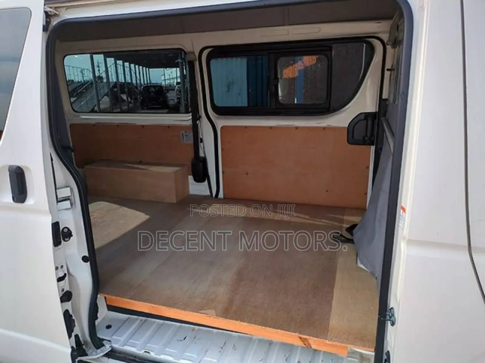 Toyota HiAce 2019 White