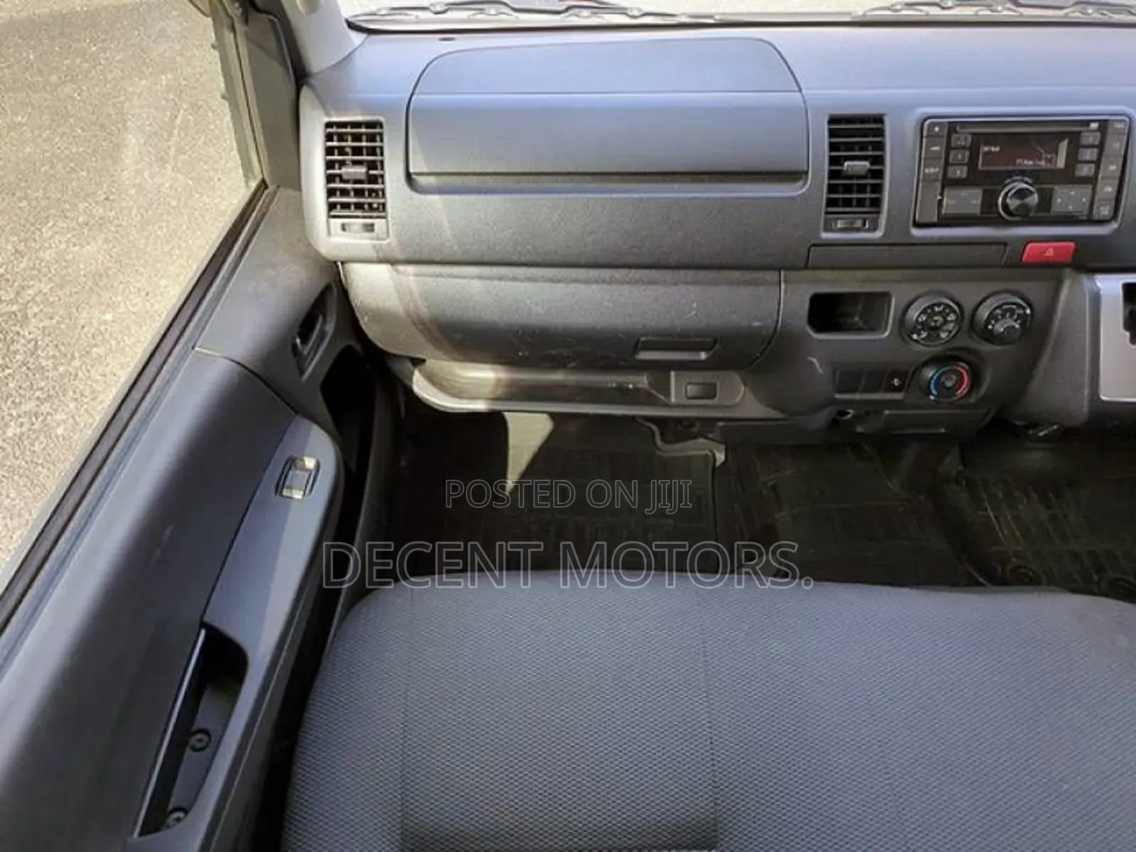 Toyota HiAce 2019 White