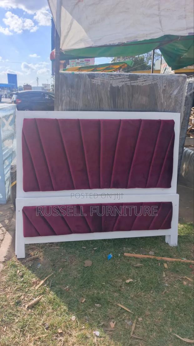 Maroon Mocket Bed