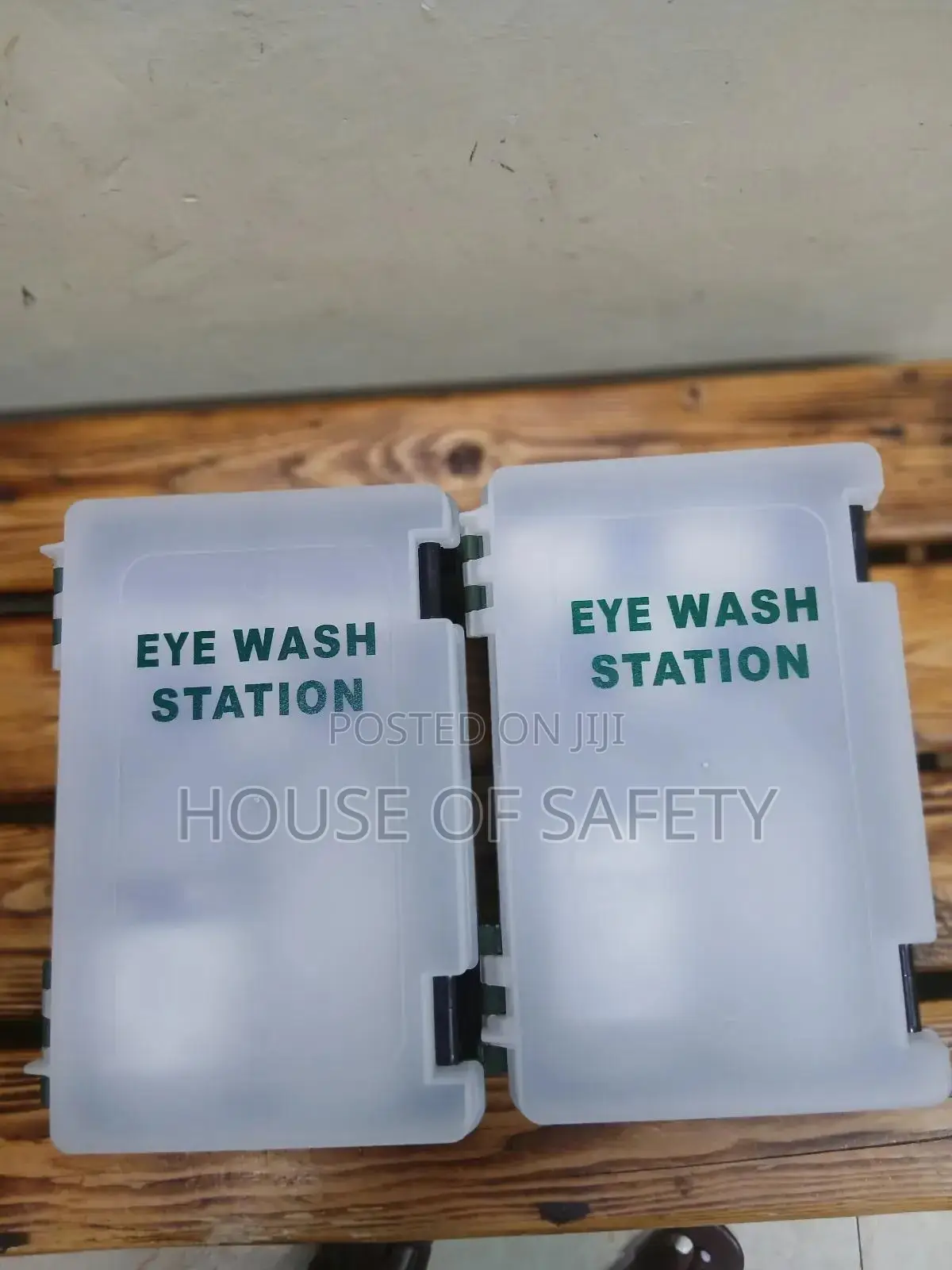 Industrial Safety Emergency Station With 2 Solutions