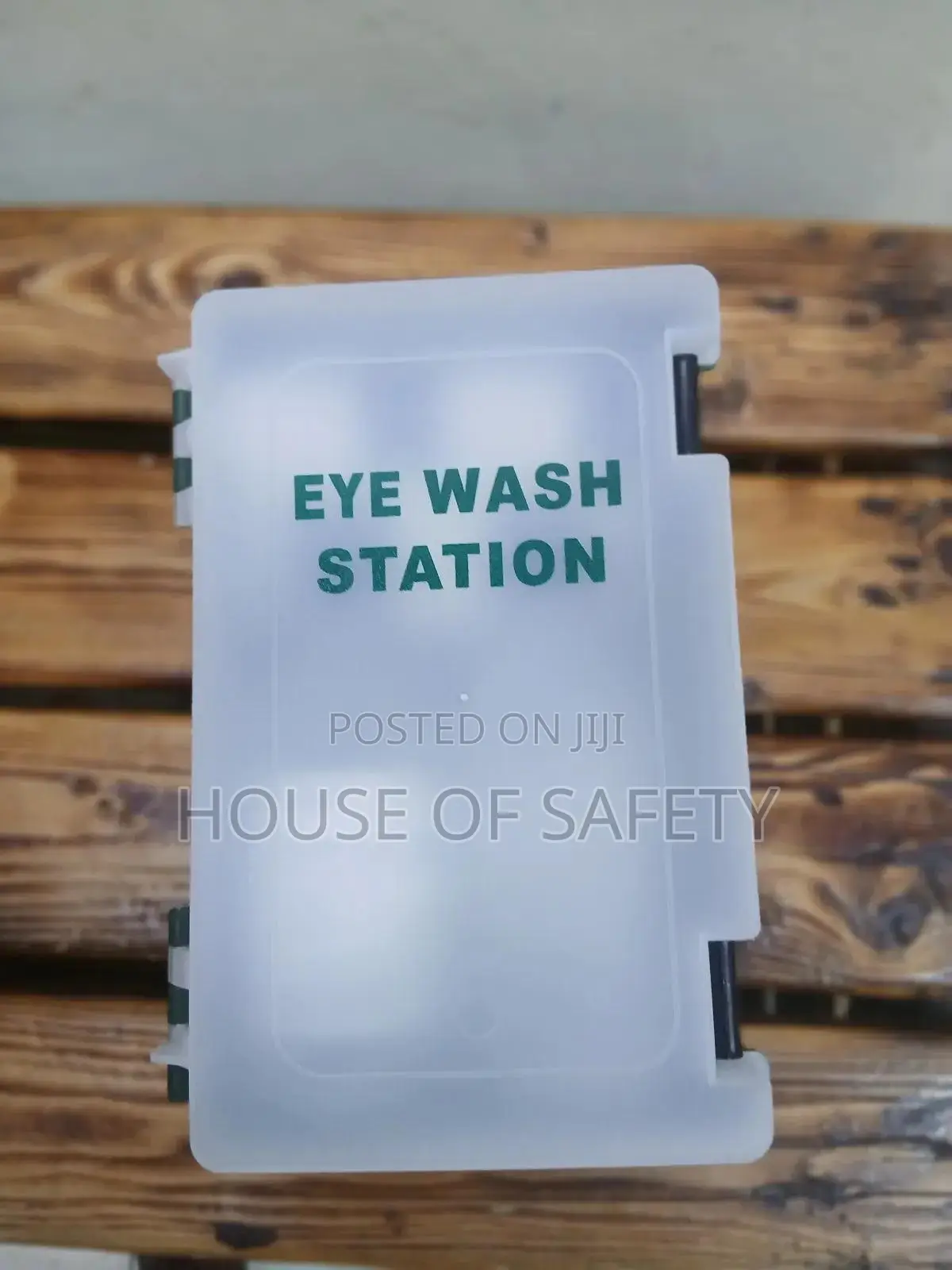 Industrial Safety Emergency Station With 2 Solutions