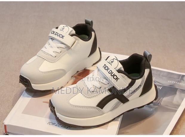 Classy Unisex Babies Sneakers - thumbnail 2