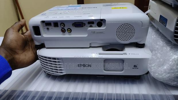 Cb-x05, 3300 Lumen Projector - thumbnail 2
