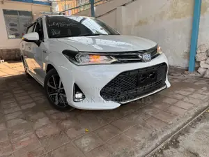 Toyota Corolla Fielder 1.5 Hybrid FWD 2018 Pearl