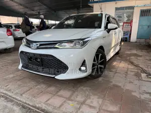Toyota Corolla Fielder 1.5 Hybrid FWD 2018 Pearl