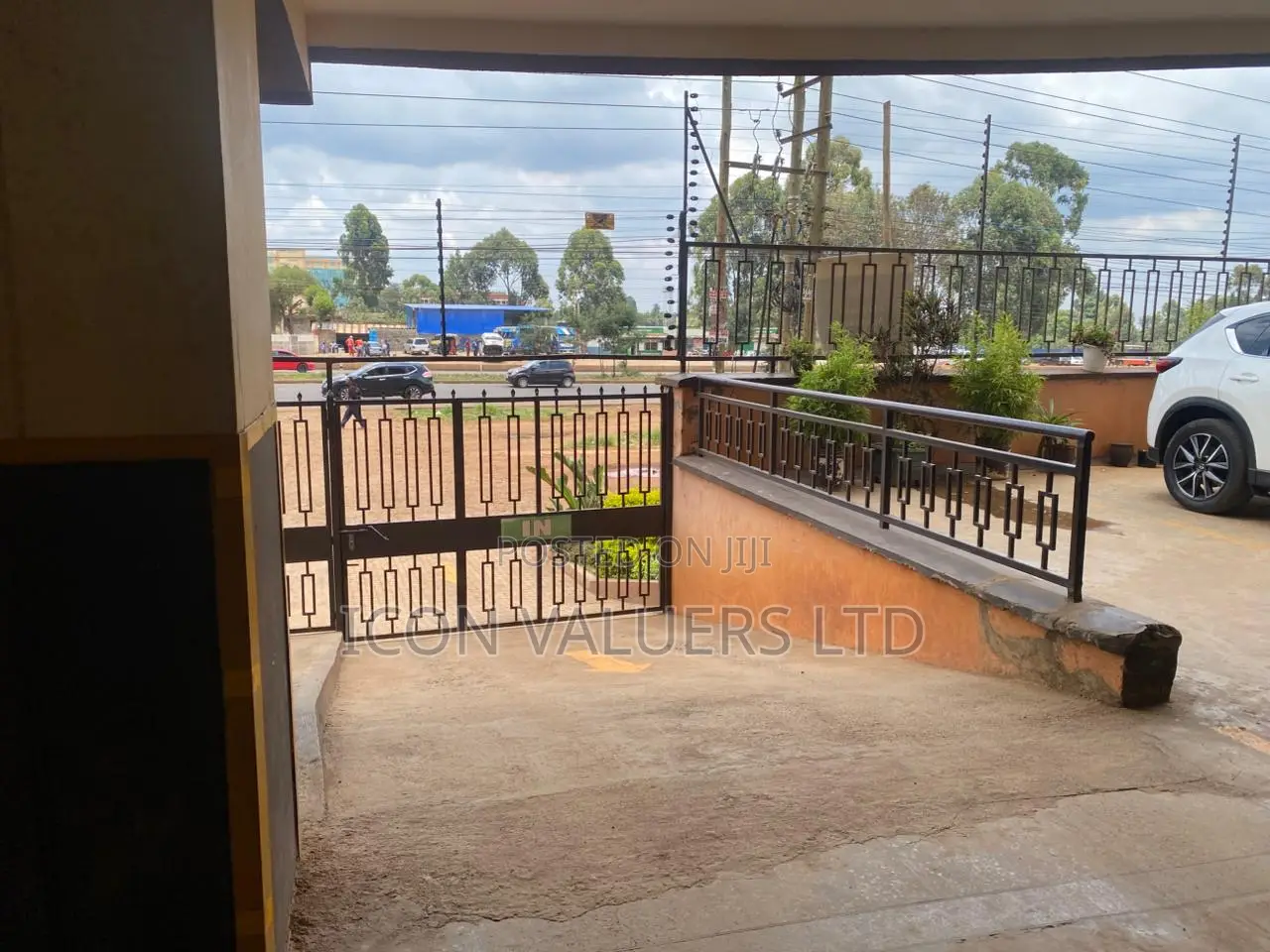 3bdrm Apartment in Waiyaki Way, Loresho for sale