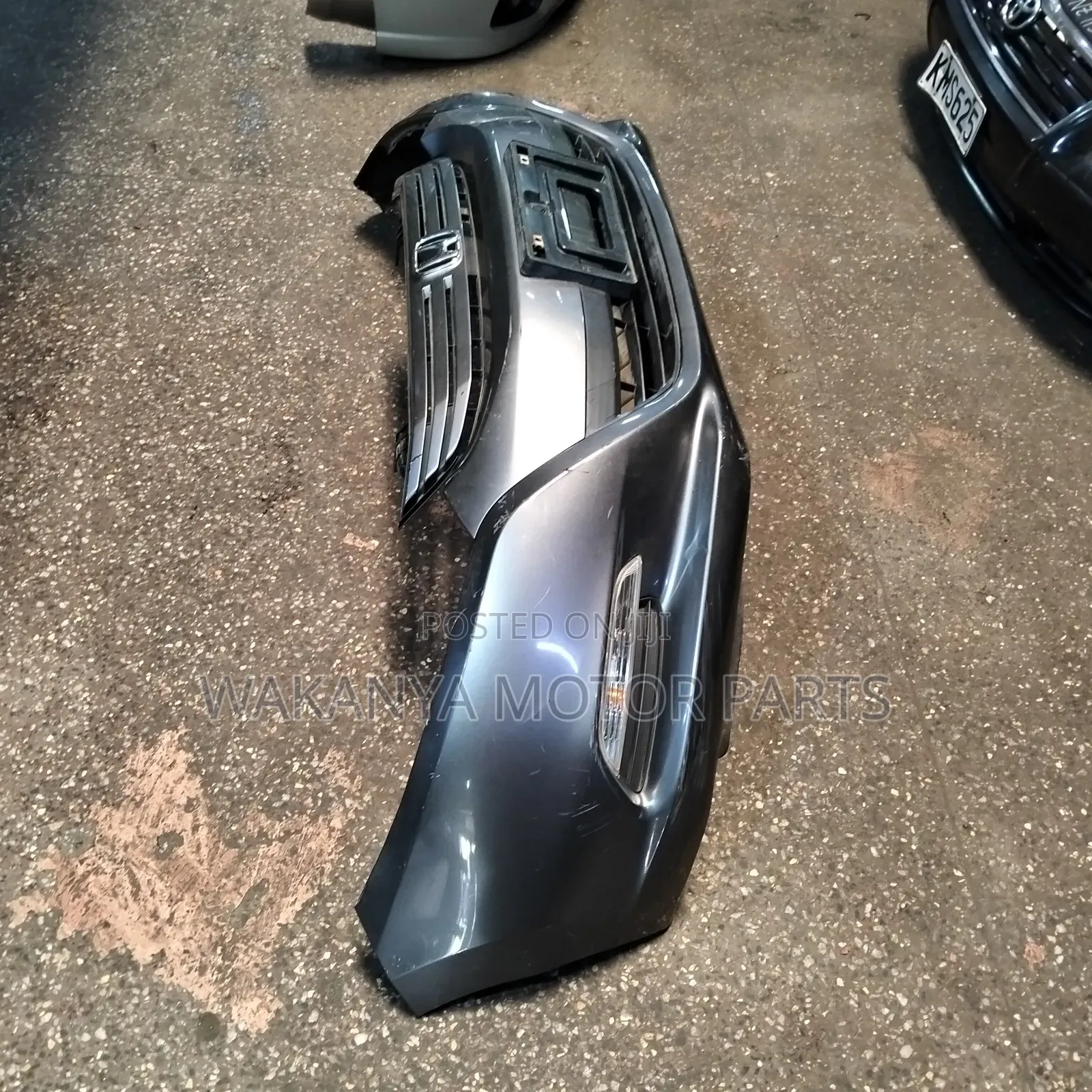 Honda Insight Front Bumper Complete With Fog Lamps and Grille