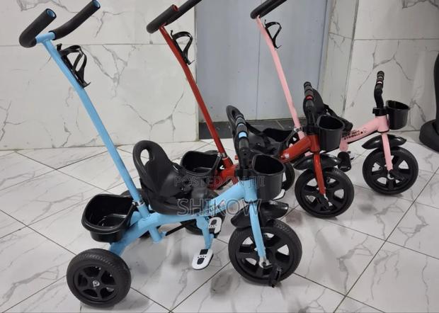 Push Handle Kids 3-Wheel Tricycle With Front Basket and Rear Seat
