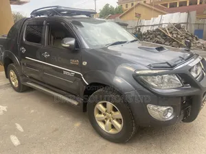 Toyota Hilux 2008 Gray