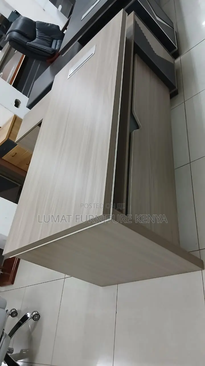 Modern 1800mm Advance Office Desk