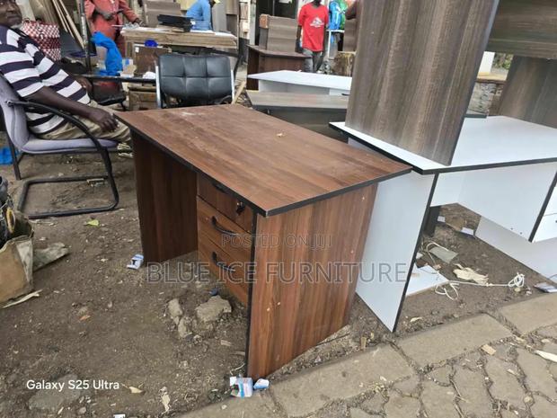 Exclusive Desk Desk - main view