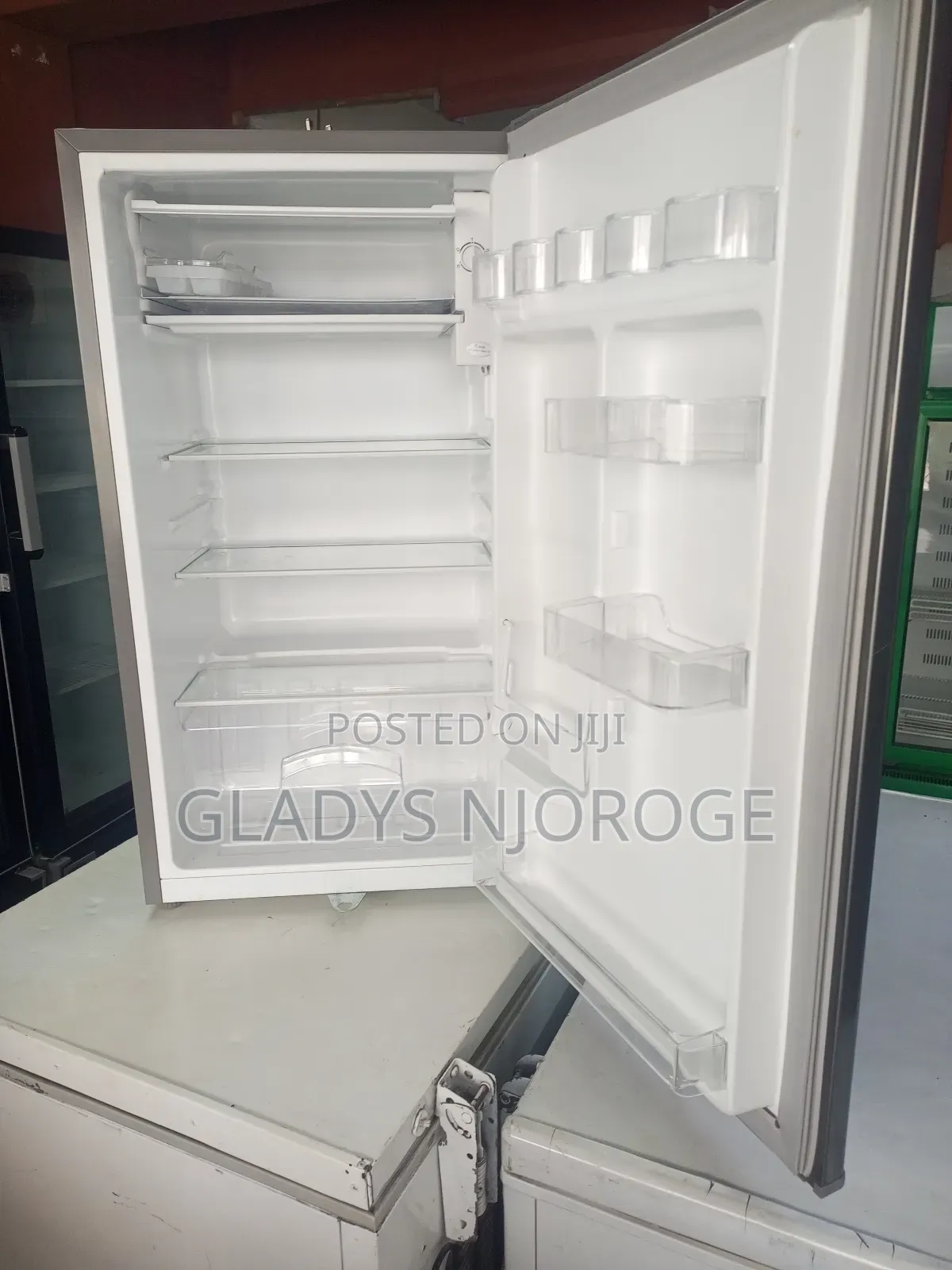 Silver Von Fridge ( Min Fridge 100)