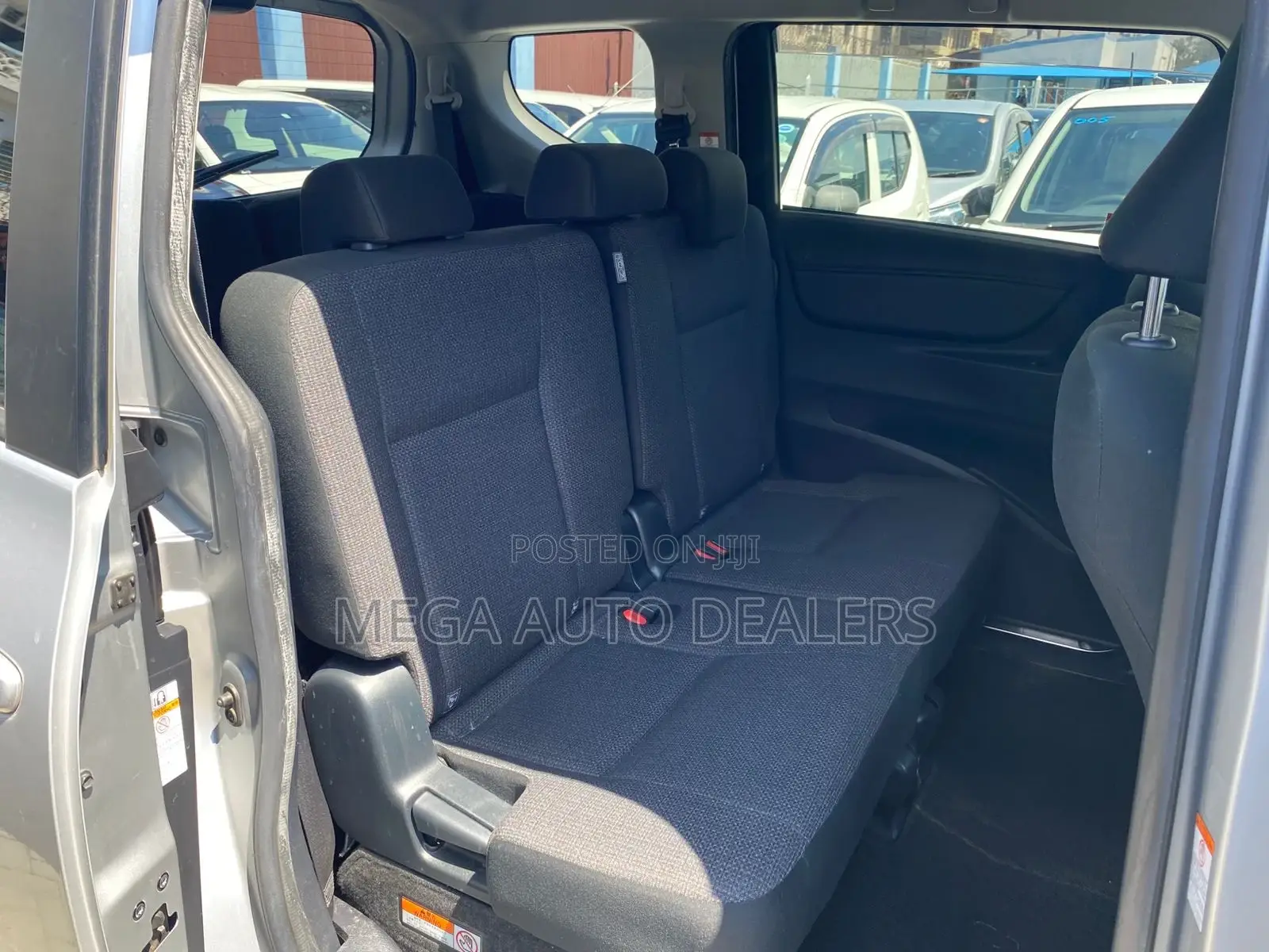 Toyota Sienta 2018 Silver