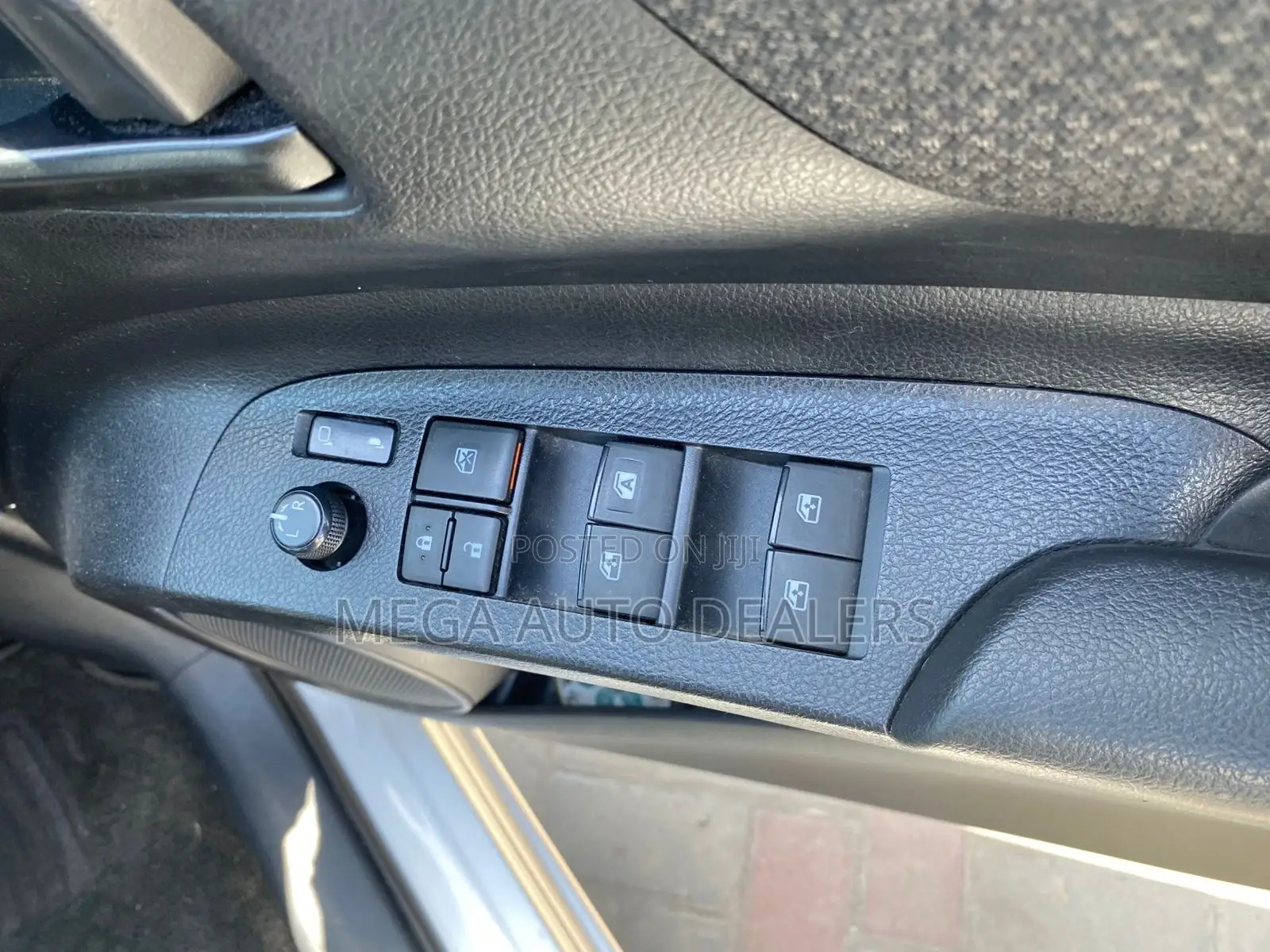 Toyota Sienta 2018 Silver