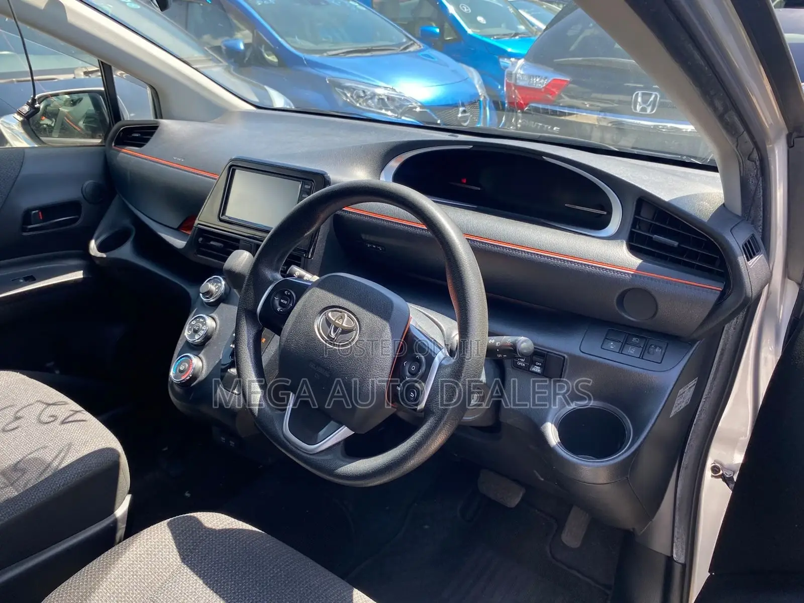 Toyota Sienta 2018 Silver