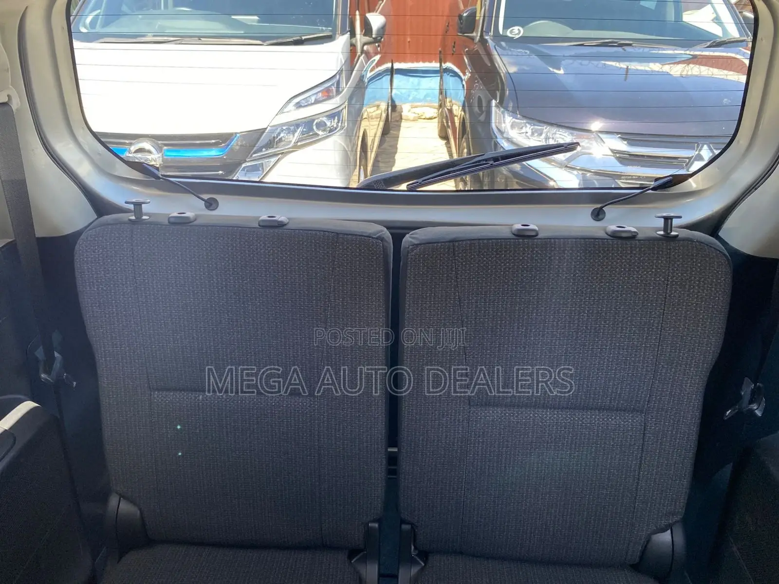 Toyota Sienta 2018 Silver