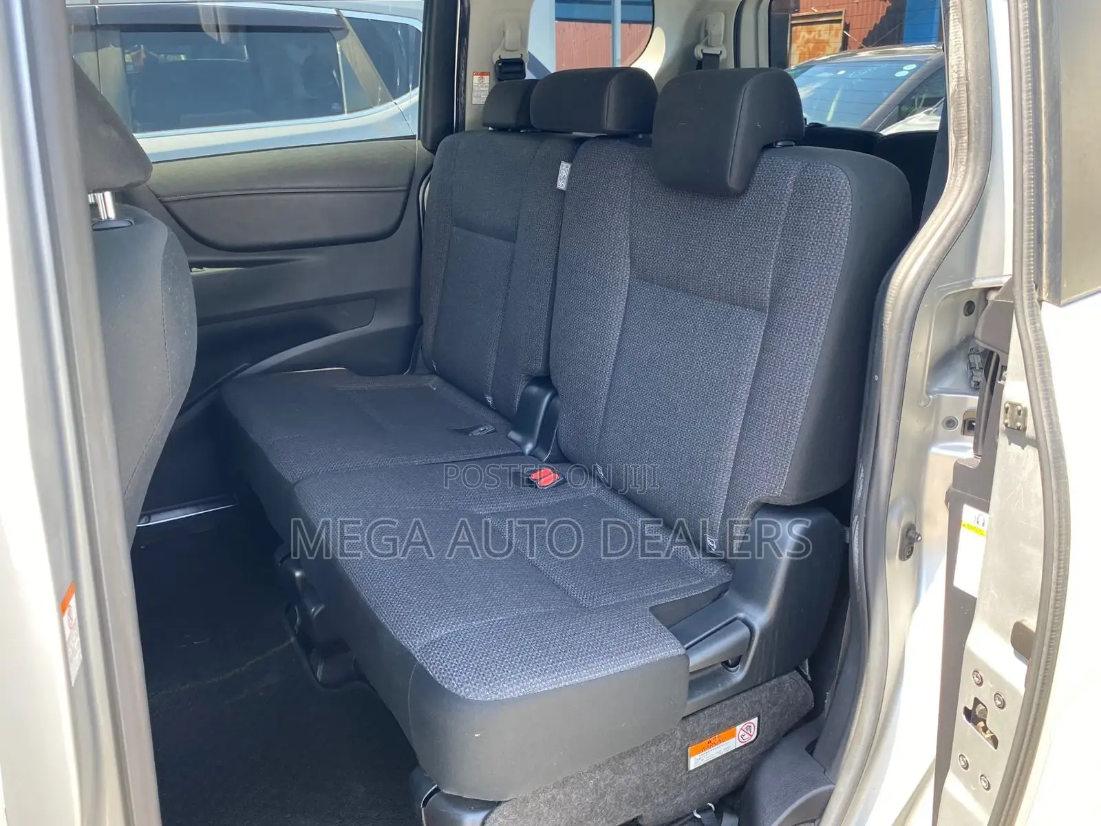 Toyota Sienta 2018 Silver