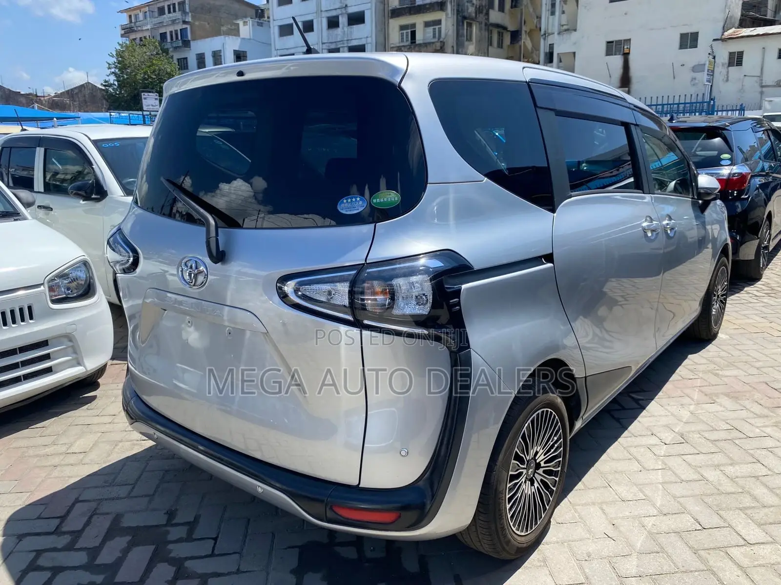Toyota Sienta 2018 Silver
