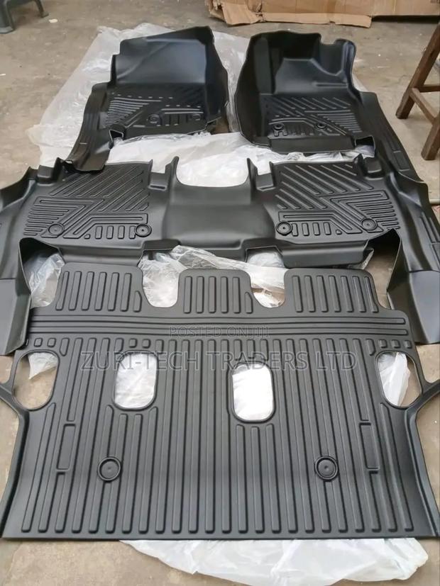 Landcruiser  Floor Mats V8200 Series  5d
