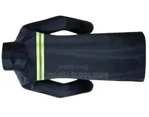 ⛈⛈⛈ Heavy Duty Raincoats ✨Comes With A Hood, Reflector And A Zippe