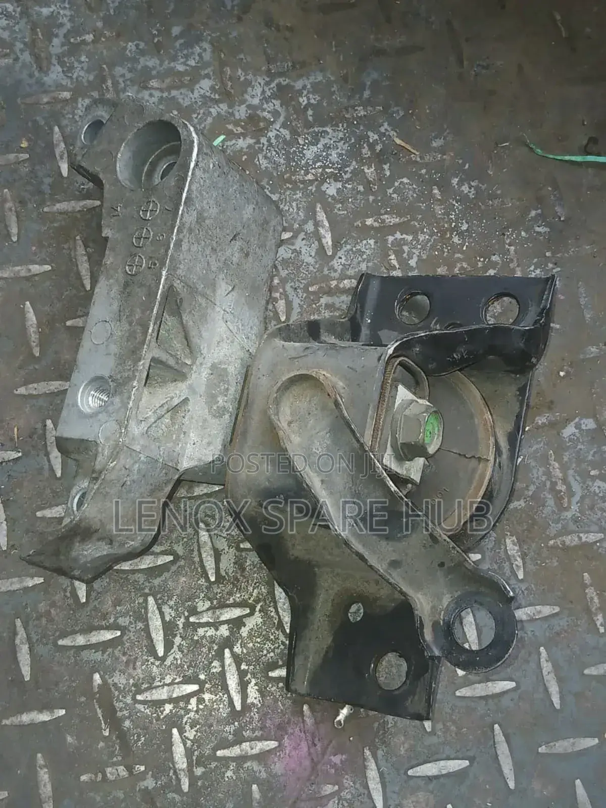 Nissan Tilda Engine Mountain