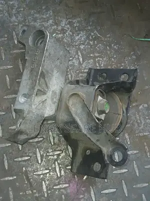 Nissan Tilda Engine Mountain
