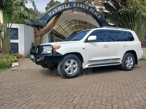 Toyota Land Cruiser 2009 White