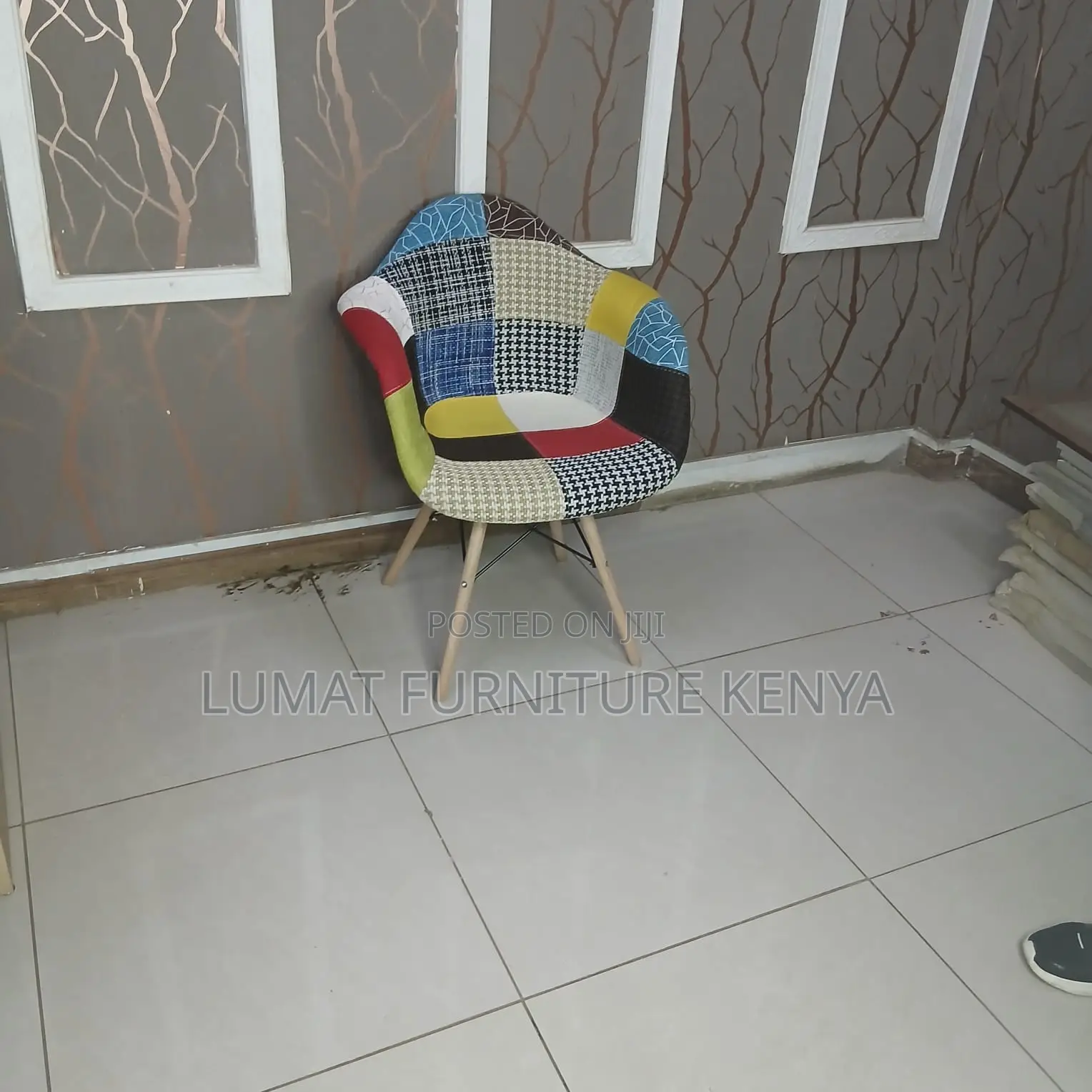 Contemporary Visitor Seat