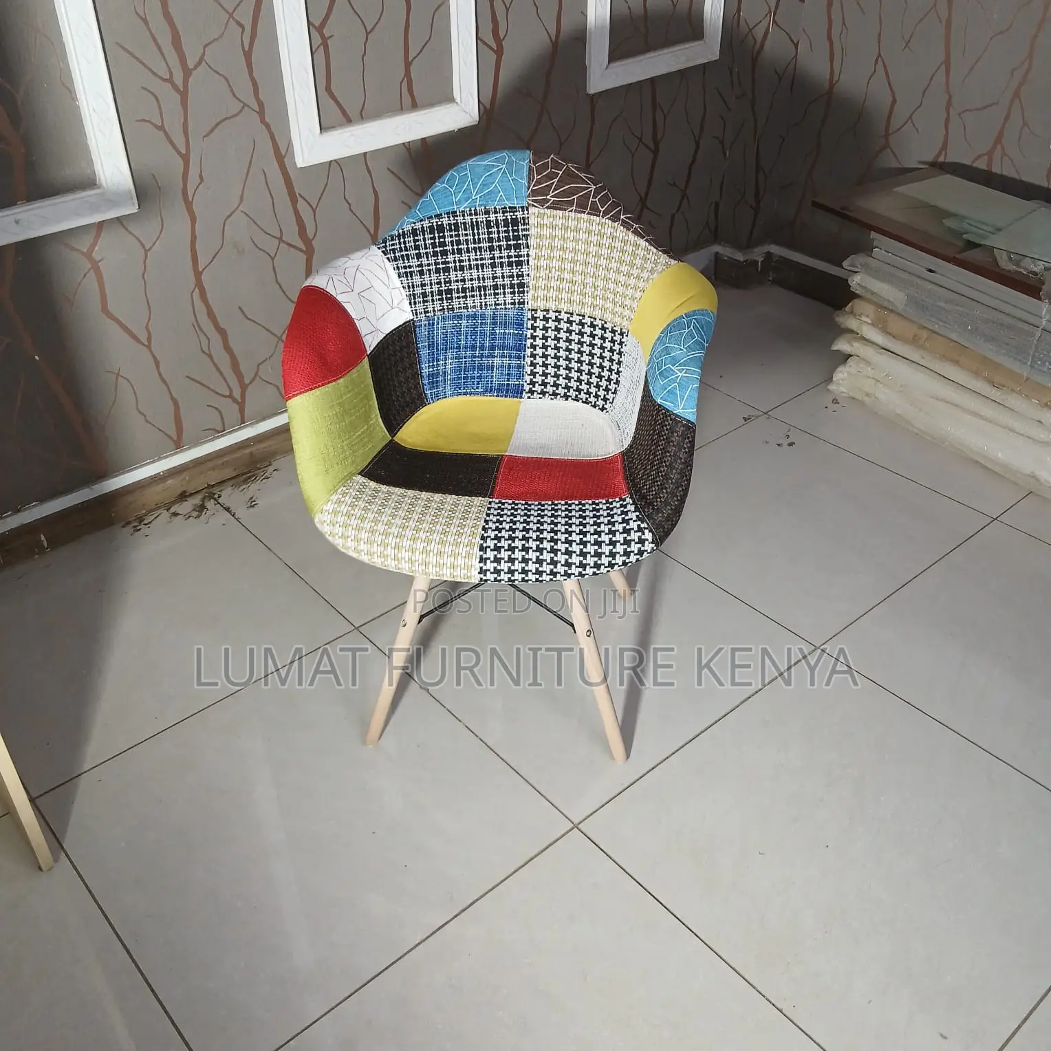 Contemporary Visitor Seat
