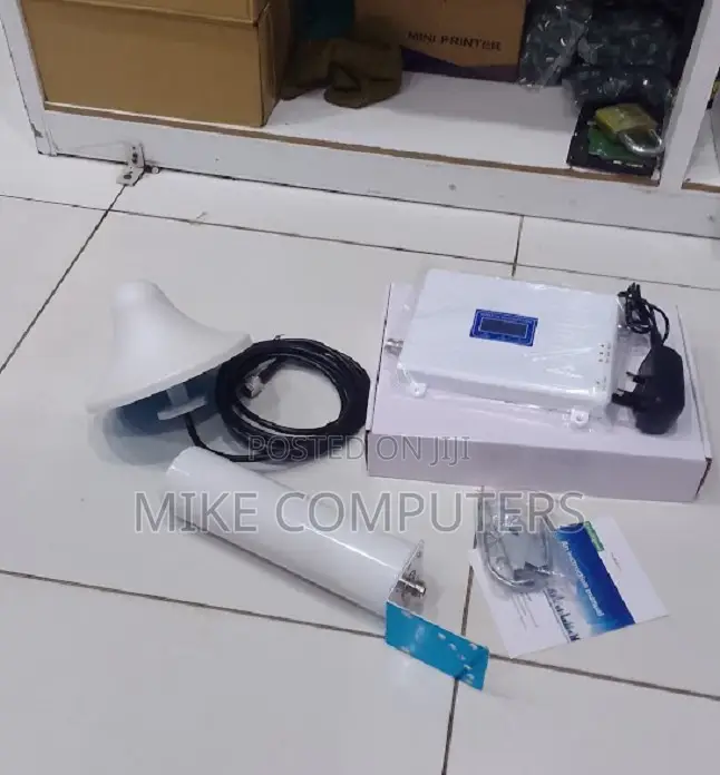 Network Signal Booster With Dual Mushroom Ports