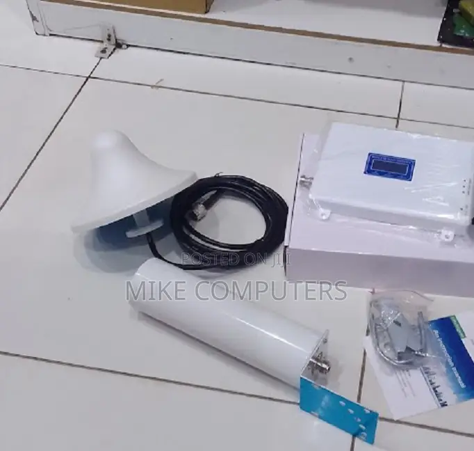 Network Signal Booster With Dual Mushroom Ports