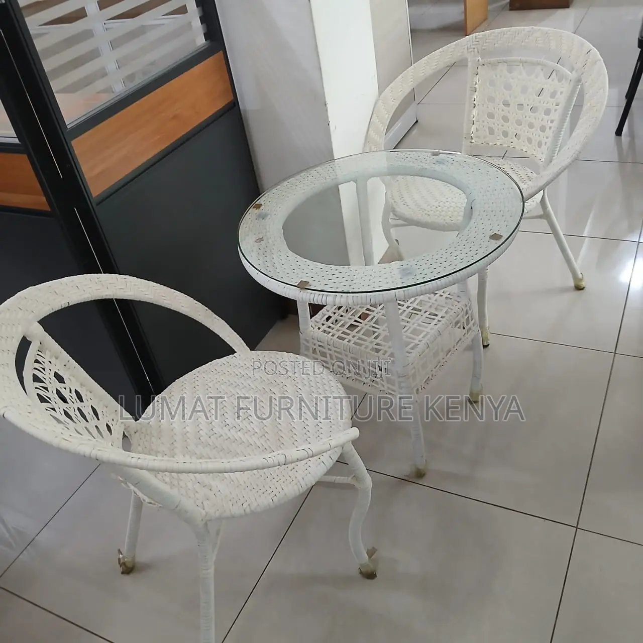 Spacious Table Ideal for Dining Casual Meetings