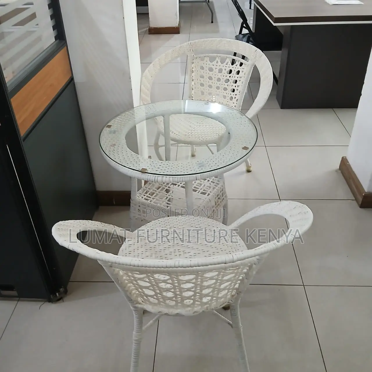 Spacious Table Ideal for Dining Casual Meetings