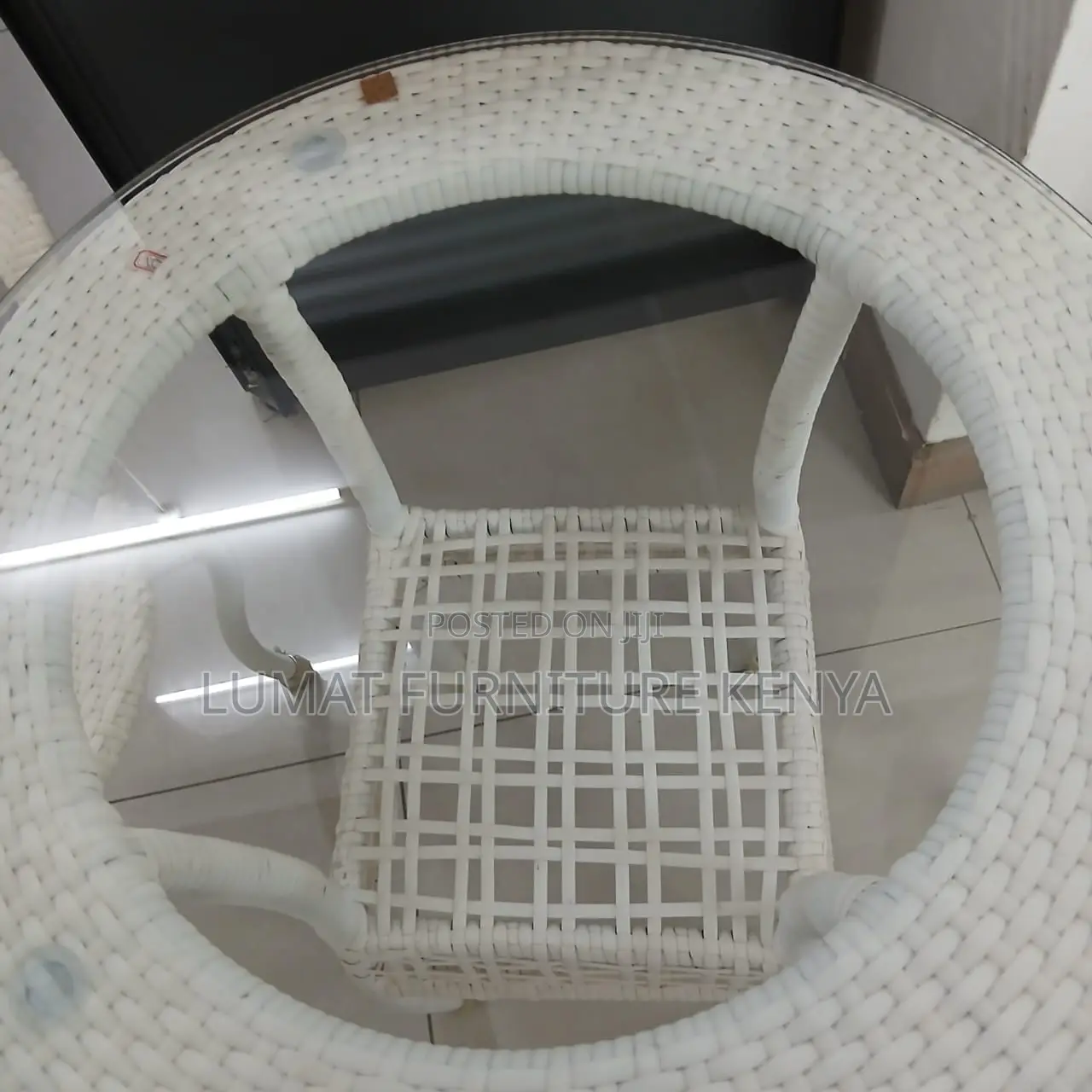 Spacious Table Ideal for Dining Casual Meetings