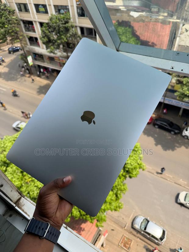 Laptop Apple MacBook Pro 16GB Intel Core I9 SSD 512GB
