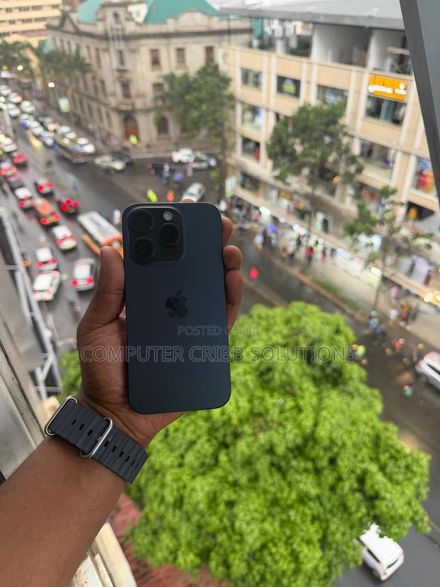 Apple iPhone 15 Pro 128 GB Blue - thumbnail 2