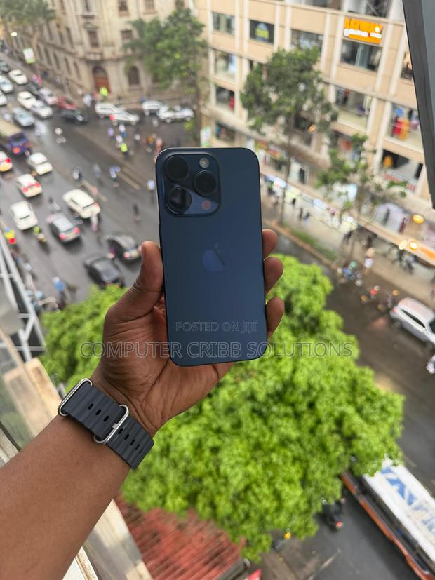 Apple iPhone 15 Pro 128 GB Blue - thumbnail 3