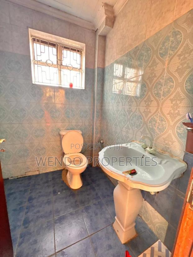 Five Bedrooms - thumbnail 2