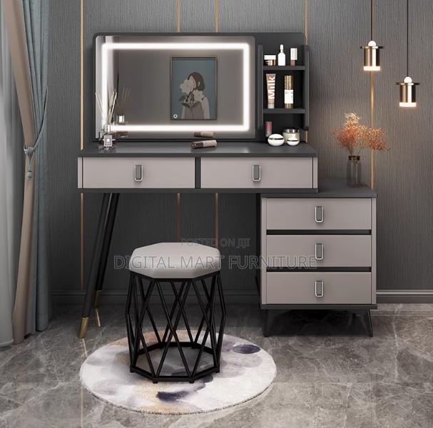 Dressing Table: Black Mirror Dressing Table for Beauty