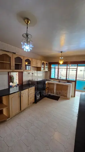 5bdrm Duplex in Parklands/Highridge for rent