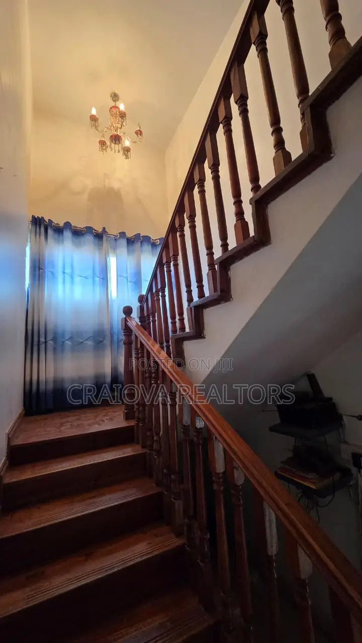 5bdrm Duplex in Parklands/Highridge for rent