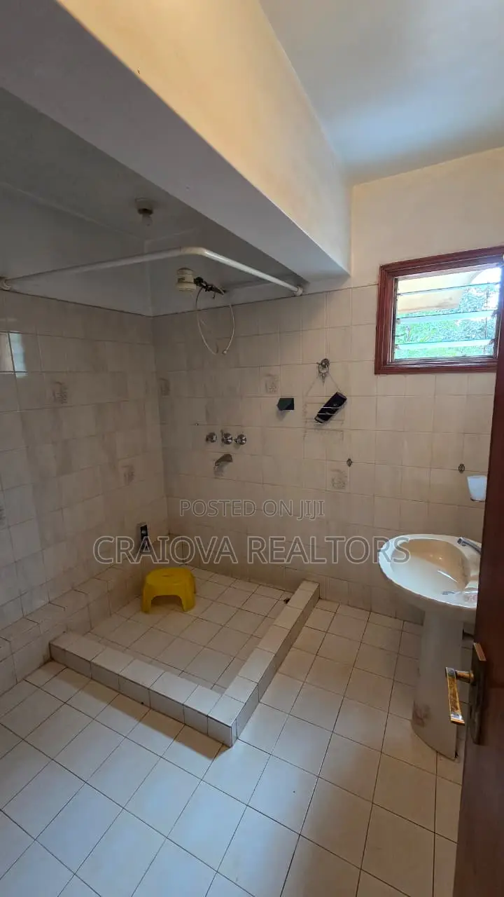 5bdrm Duplex in Parklands/Highridge for rent