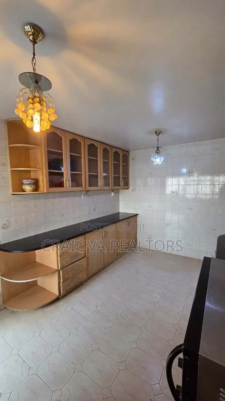 5bdrm Duplex in Parklands/Highridge for rent