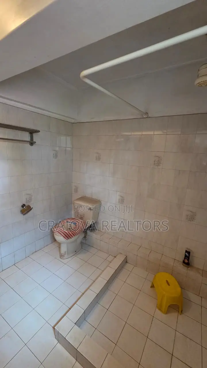 5bdrm Duplex in Parklands/Highridge for rent