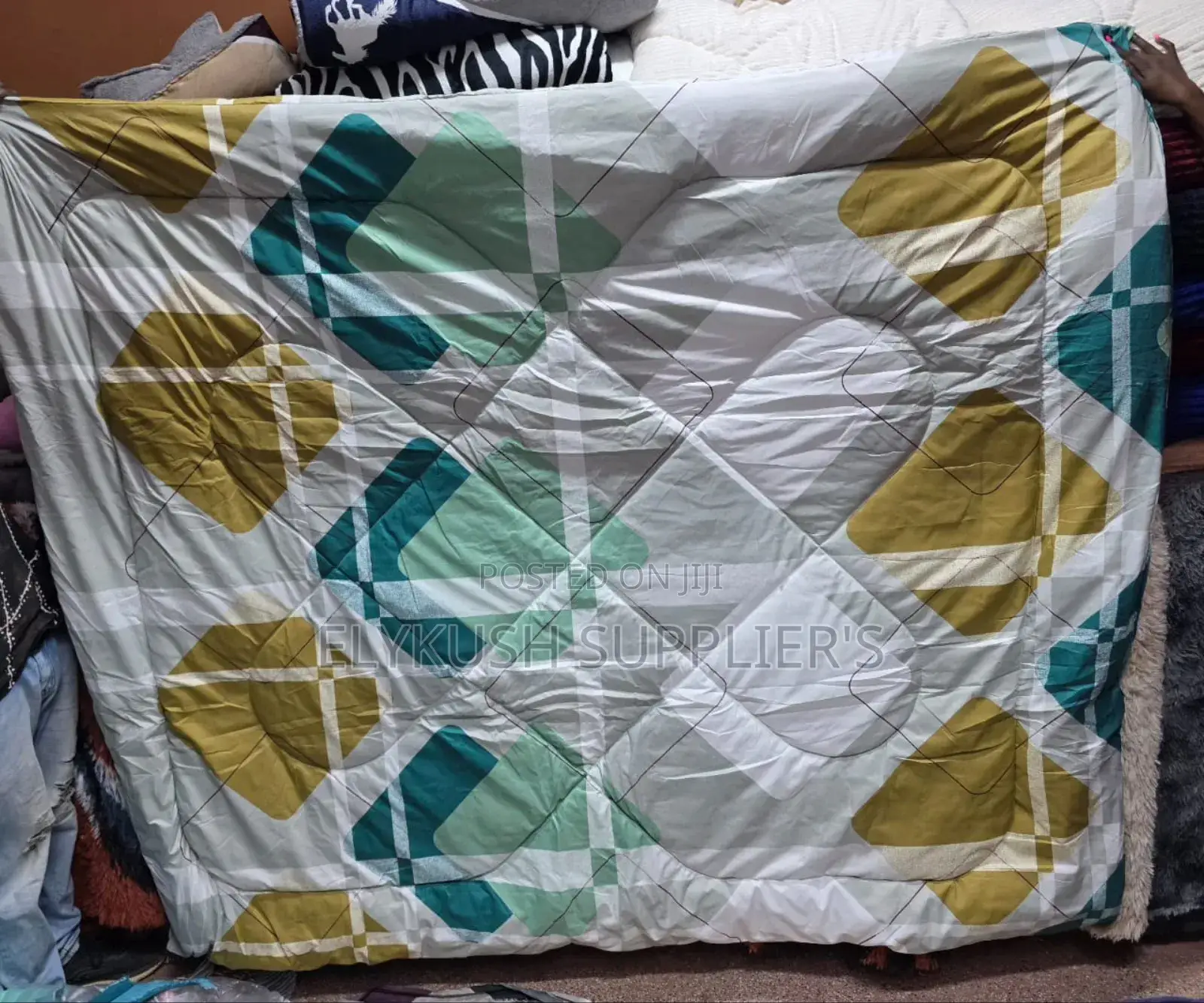 *4*6 Unbinded Duvets* 
~ 1duvet
~ 1bedsheet 
~2pillowcases