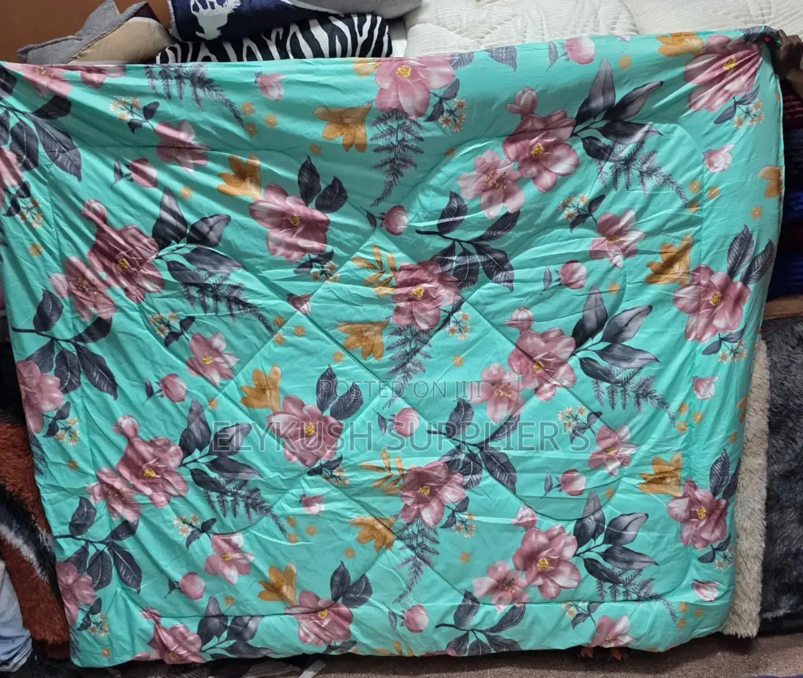 *4*6 Unbinded Duvets* 
~ 1duvet
~ 1bedsheet 
~2pillowcases